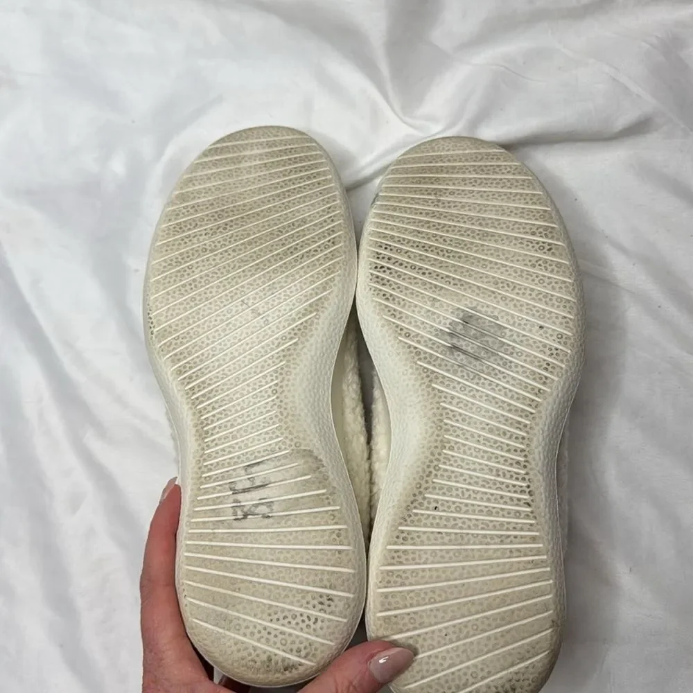 Allbirds Women’s White Wool Runner Fluffs Sneakers. Size 10.